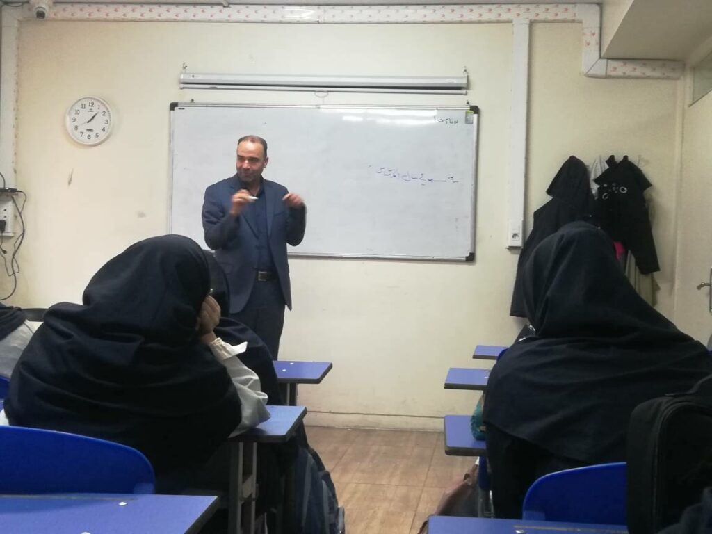 آشنایی دانشآموزان با رشته حقوق ۵